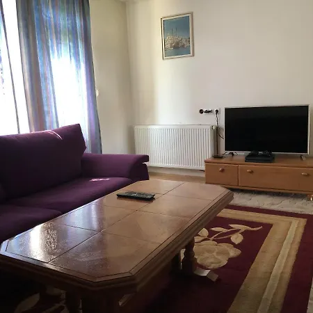 Apartment Apartman Miran Kutak